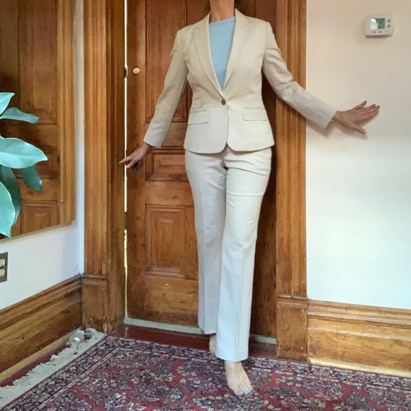 Suit Jacket from Banana Republic.  Size 2. - Picture 3 of 4